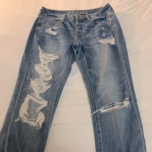 American Eagle ripped TomGirl Jeans Size 4 short. loose fit